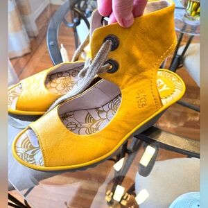 Fly London Ylfa wedge leather sandal sz 37